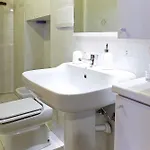 拉科尔特德卡布奇尼酒店 *