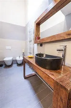 拉科尔特德卡布奇尼酒店 *